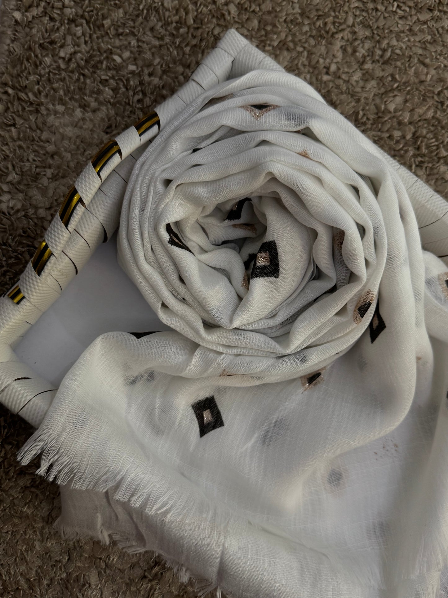 Almas Hijab-White